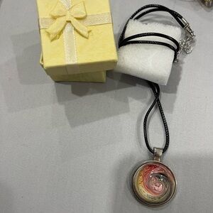 Long necklace it’s New never use it